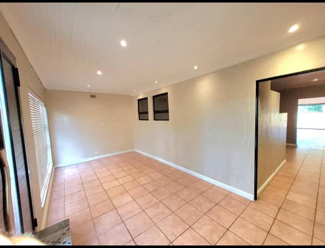 6 BEDROOM HOUSE FOR SALE IN STELLENBERG
